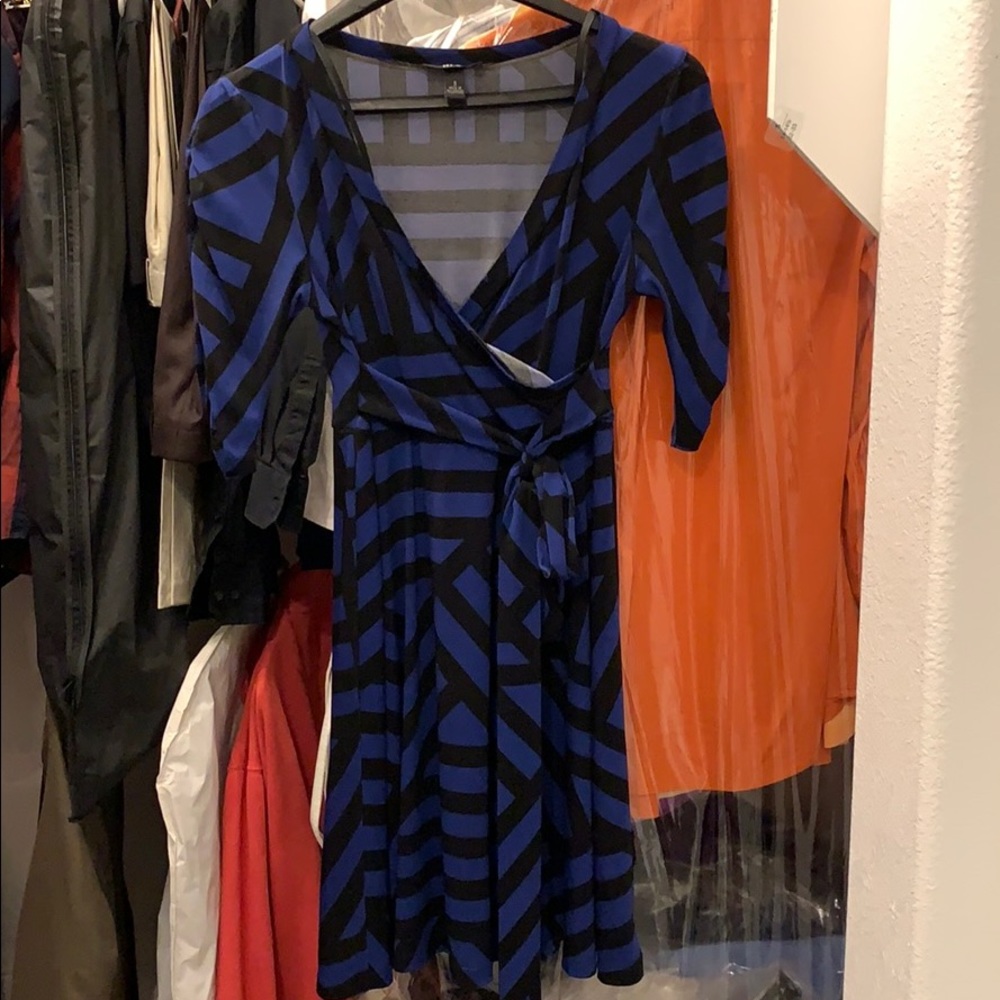Warp dress with rusched sleeves
